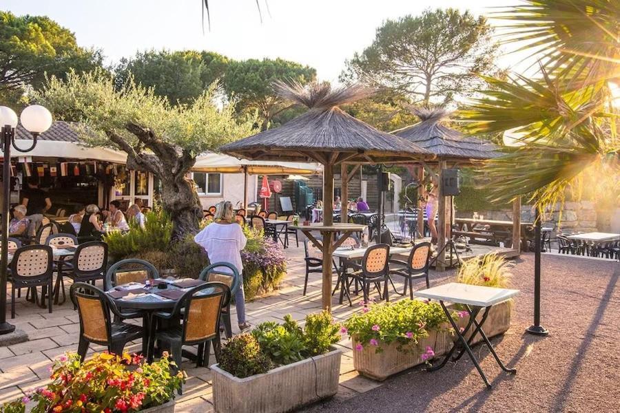 Mobile Home 6-Pers Camping Lei Suves-Cotes D'Azur-Including Airco Roquebrune-sur-Argens Eksteriør billede